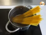 Tappa 3 - Spaghetti alla puttanesca, un primo piatto velocissimo e gustoso