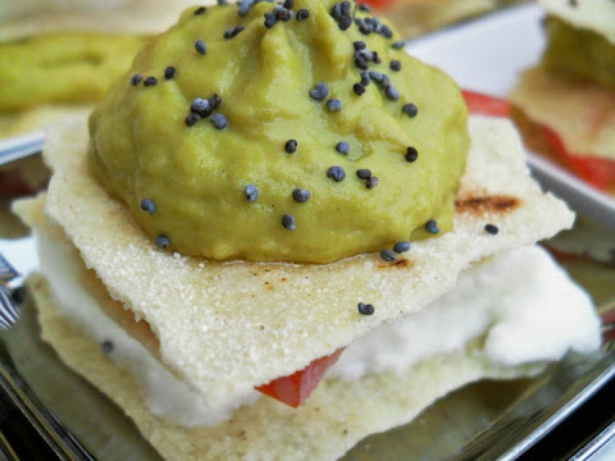 1 - Millefoglie di pane carasau con mousse di piselli e zucchine e mozzarella di bufala