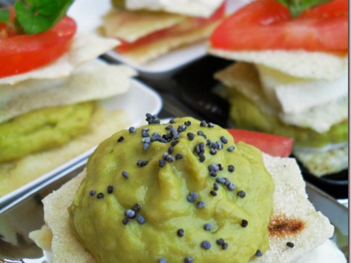 1 - Millefoglie di pane carasau con mousse di piselli e zucchine e mozzarella di bufala - foto 3