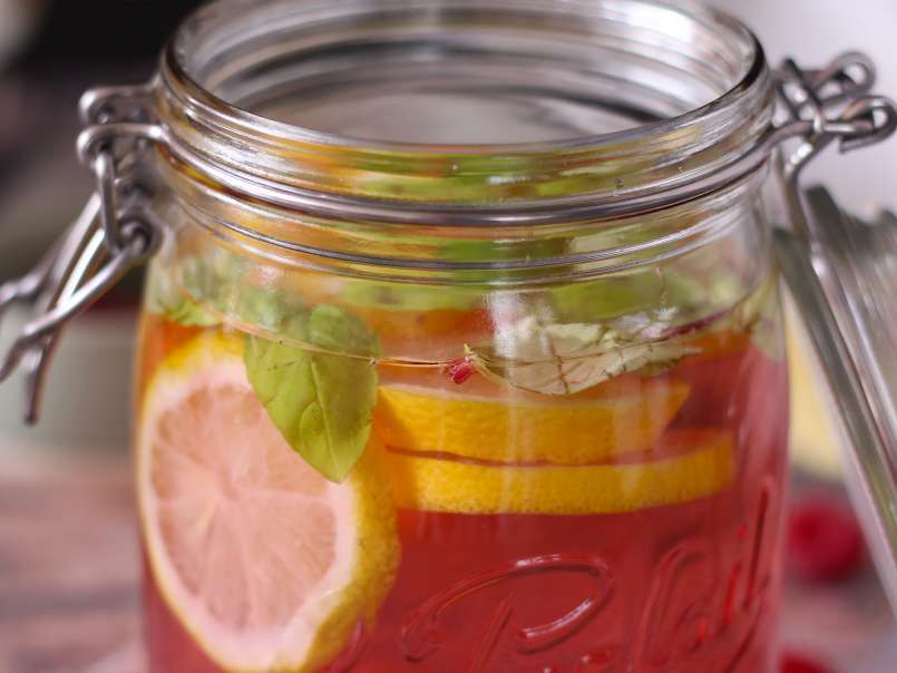 Acqua aromatizzata limone, basilico e lamponi - foto 4
