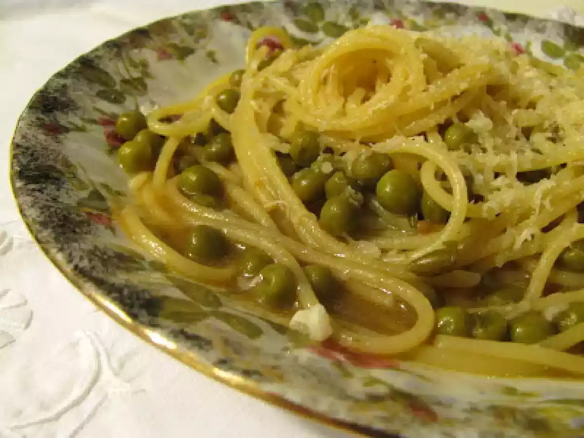 Agnello al forno con patate e piselli,  - foto 2