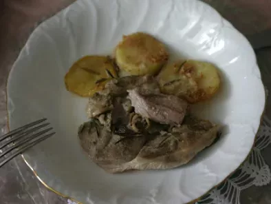 Agnello arrosto con patate al forno
