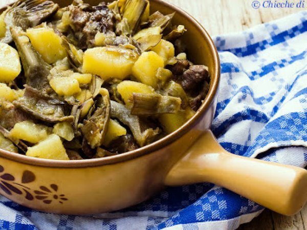 Agnello in umido con carciofi e patate