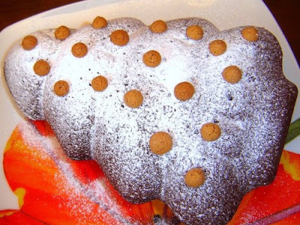 Albero di Natale con crema all'amaretto e arancia