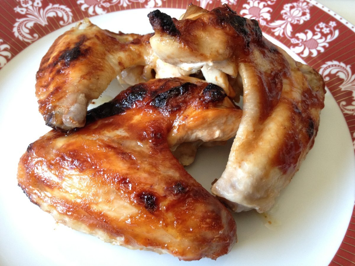 ALETTE DI POLLO IN SALSA BBQ