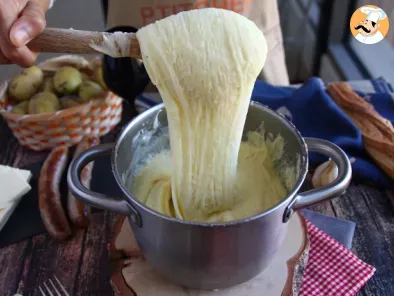 Aligot, il purè di patate filante - ricetta tradizionale francese - foto 6