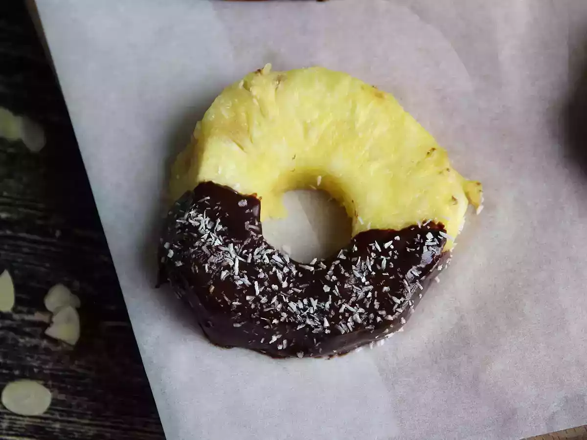 Ananas al cioccolato: il dessert perfetto da realizzare con i bambini - foto 2