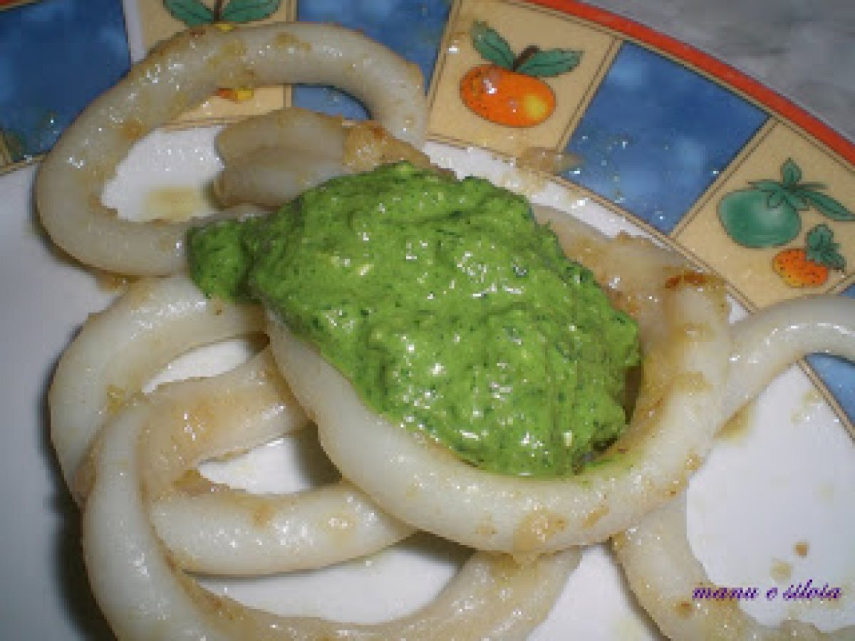 Anelli di totano con salsa di sedano e rucola