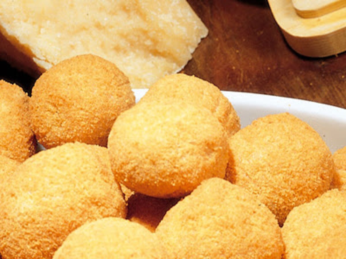 Arancini di Riso al Formaggio e Prosciutto