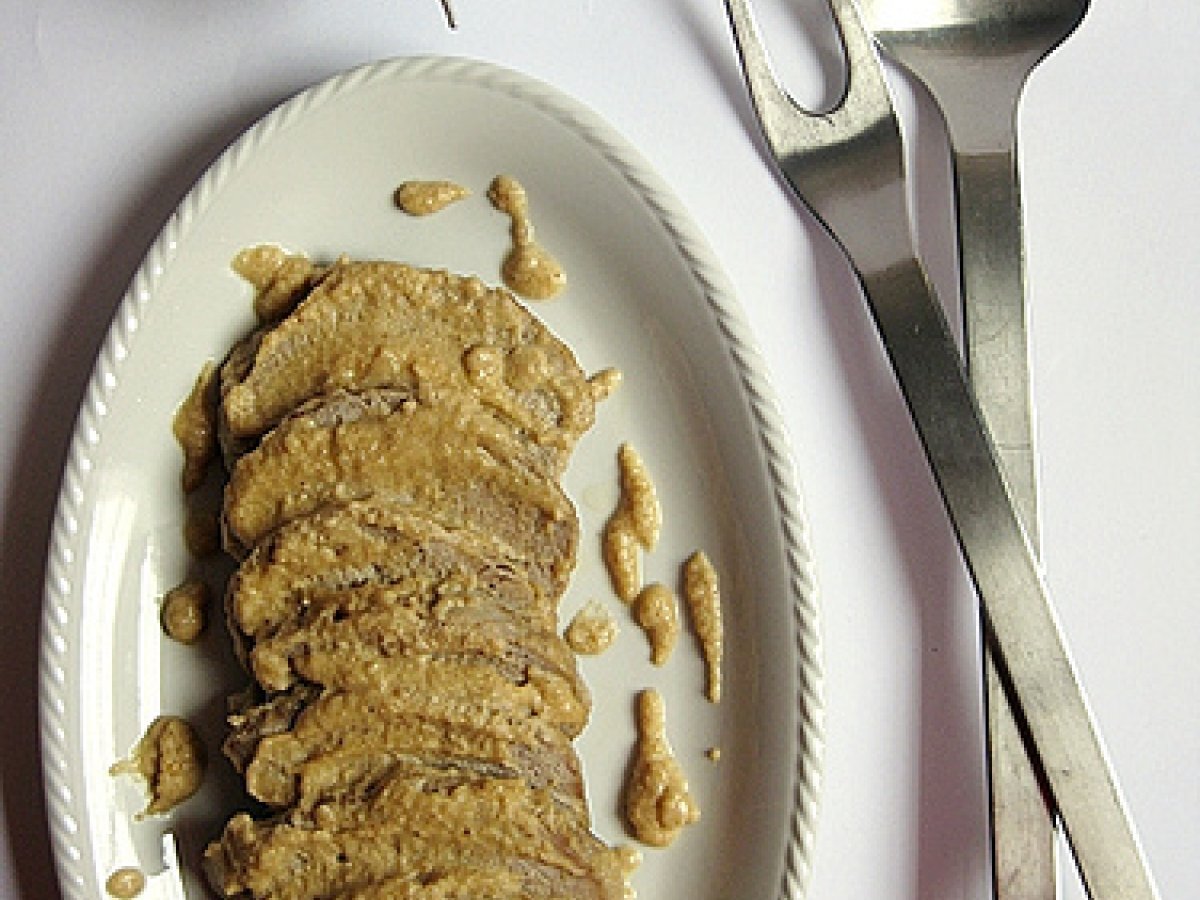 Arrosto di vitello al latte con nocciole e salvia