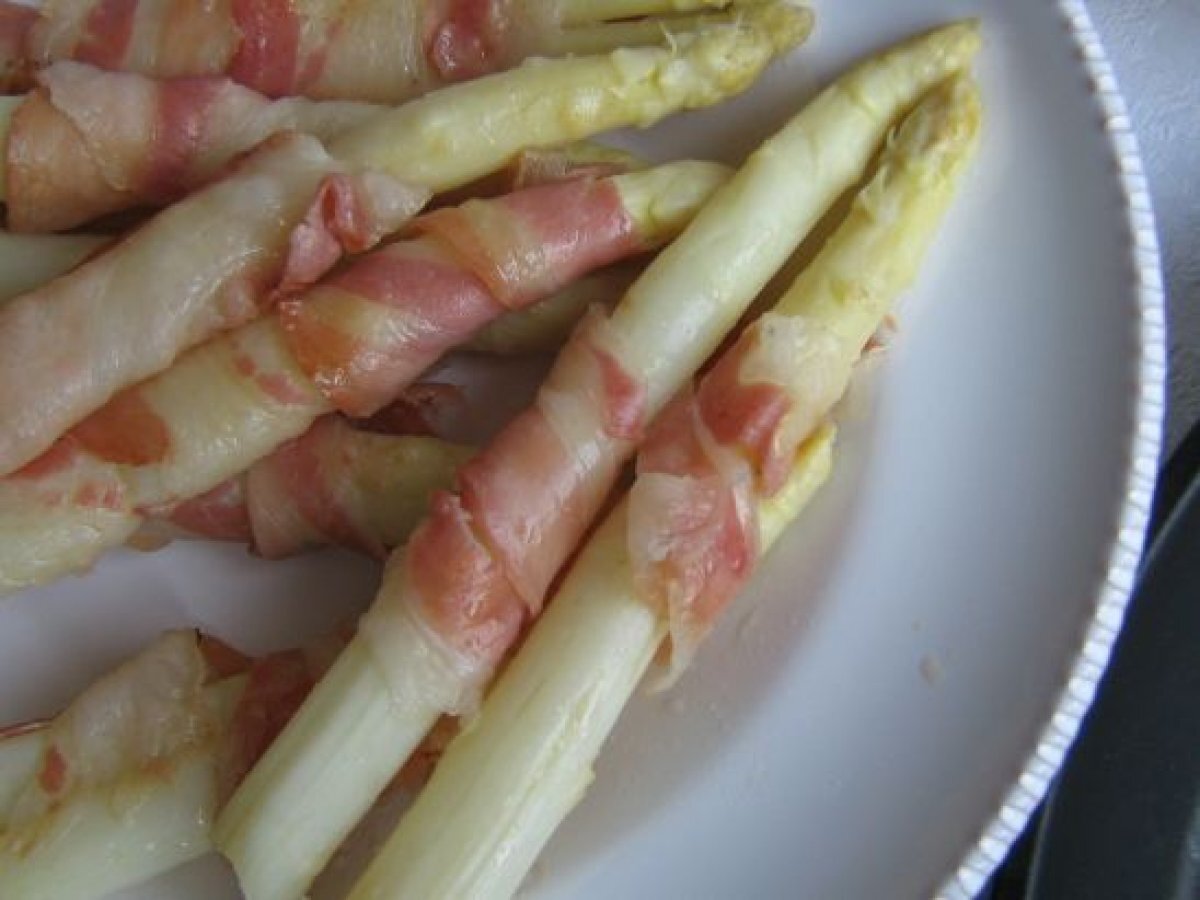 Asparagi bianchi alla pancetta