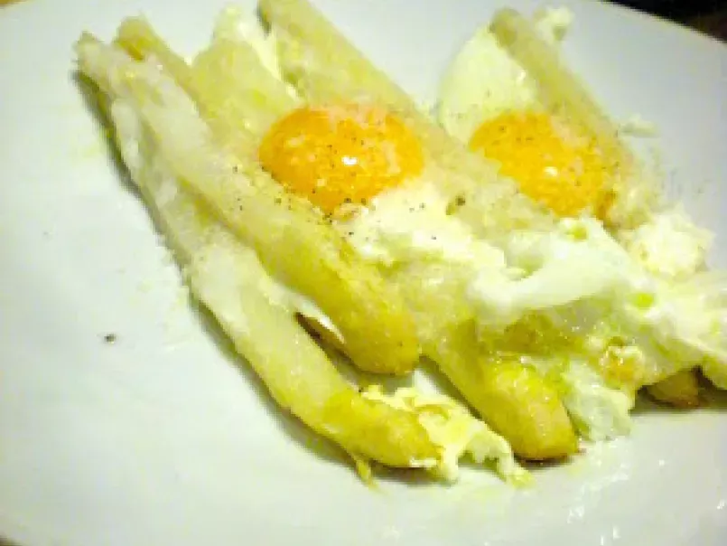 Asparagi bianchi con uova