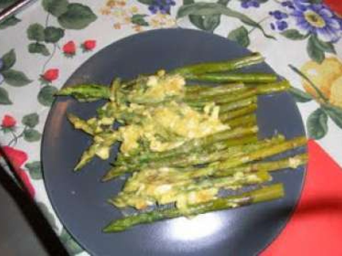 Asparagi con salsa alla senape
