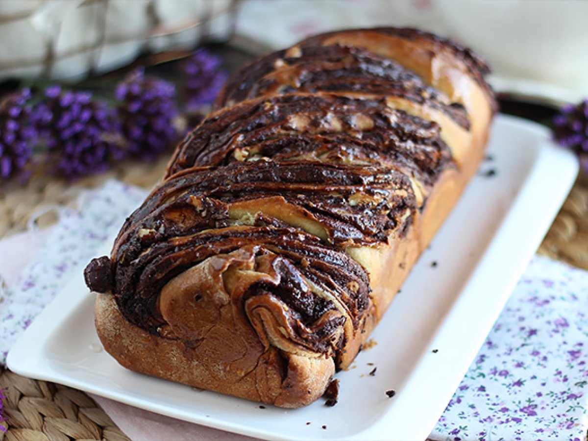 Babka con cioccolato e nocciole