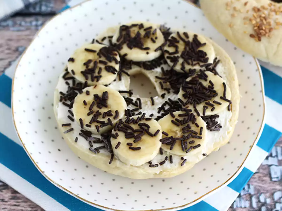 Bagel dolce con cioccolato e banana - foto 2