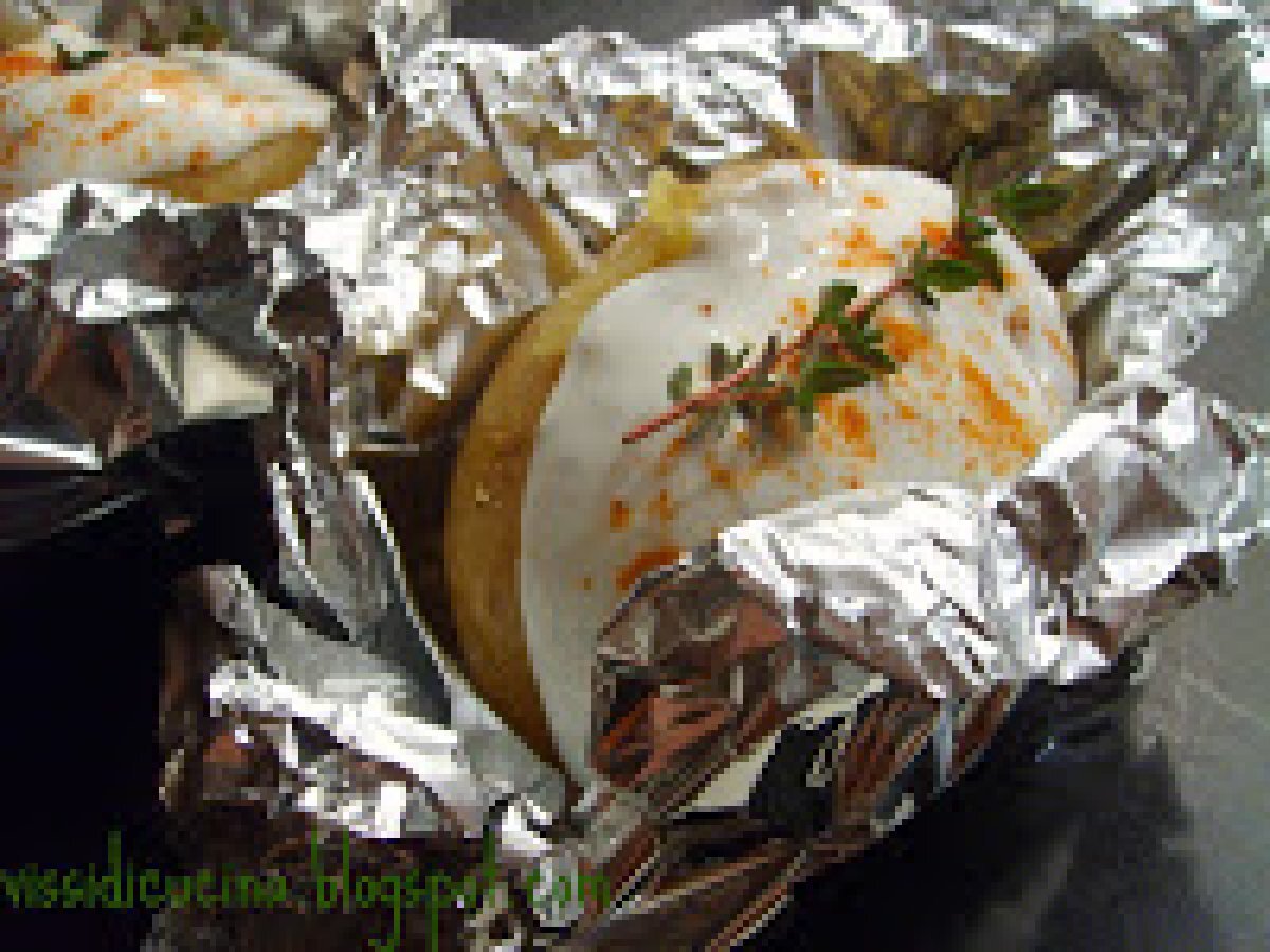 Baked potatoes con salsa alla crème fraîche ed erbe - foto 2