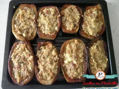 Barchette di Melanzane ripiene con salame e pane - foto 3
