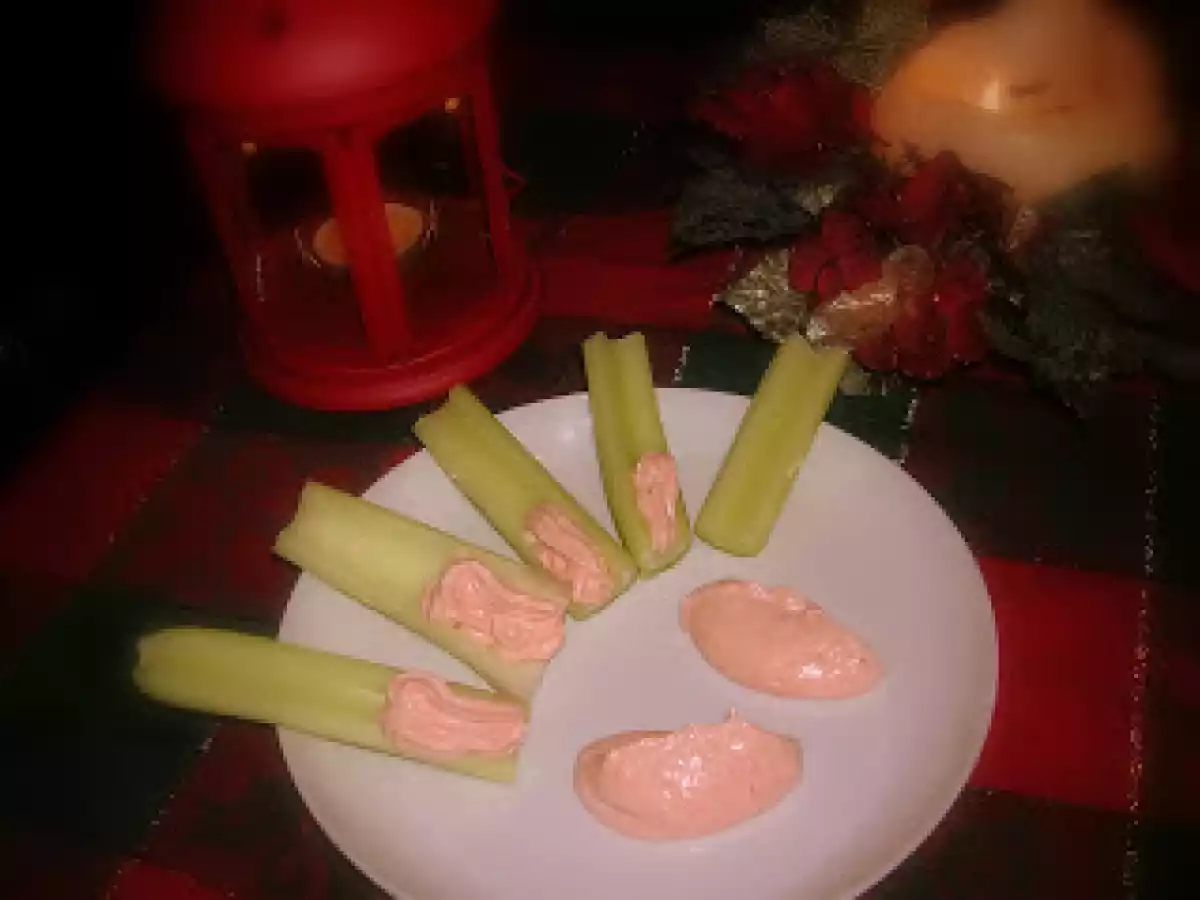 Barchette di sedano con crema di ricotta e salmone affumicato - foto 2