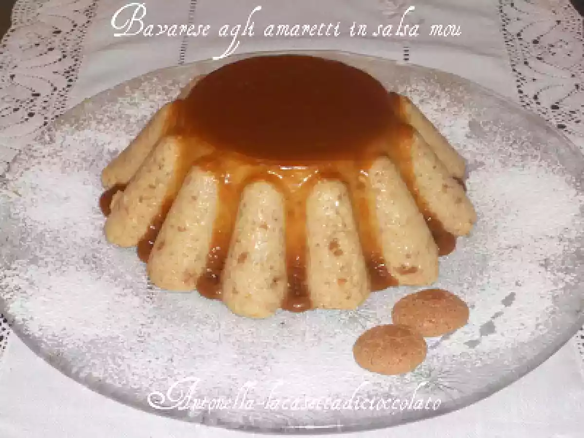 Bavarese agli amaretti in salsa mou