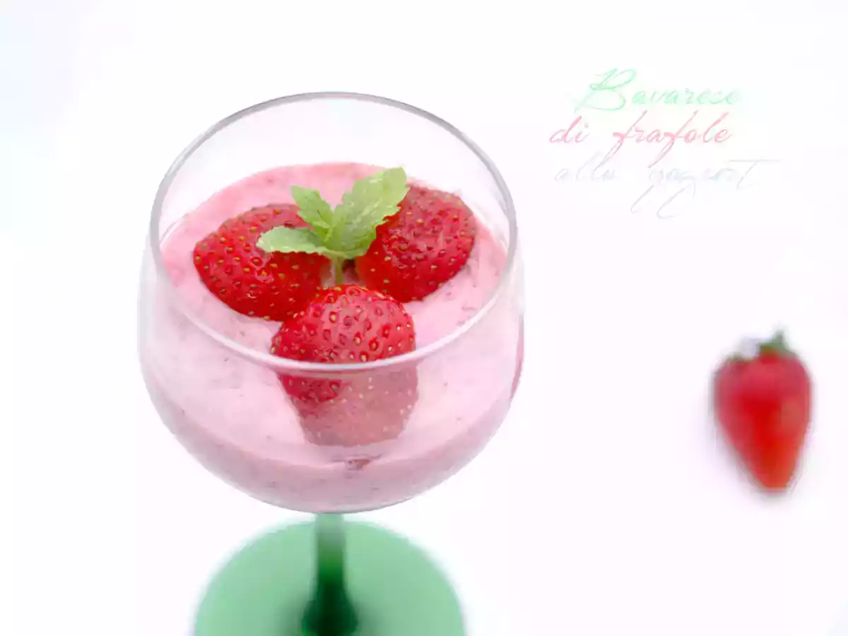 Bavarese di fragole light allo yogurt (vegan)