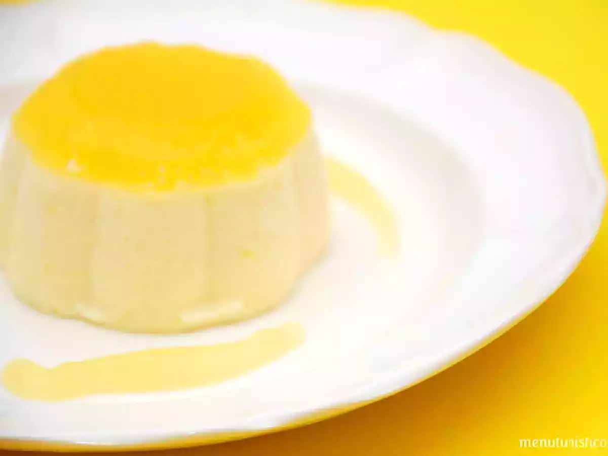 Bavarois alla vaniglia con gelatina e salsa di mandarino