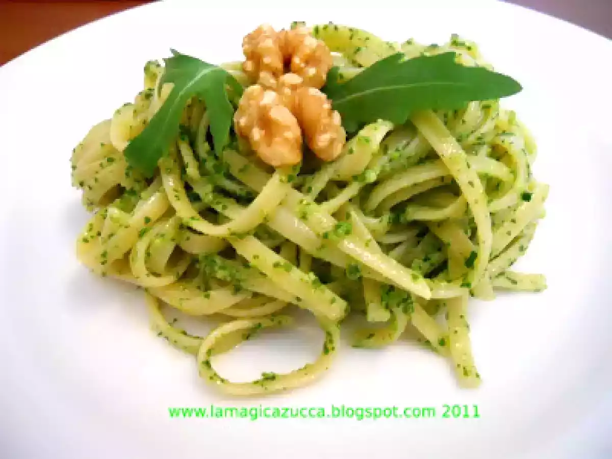 Bavette al pesto di rucola e noci