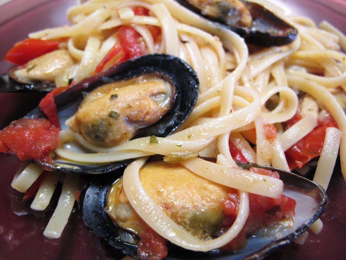 Bavette con cozze e pomodorini