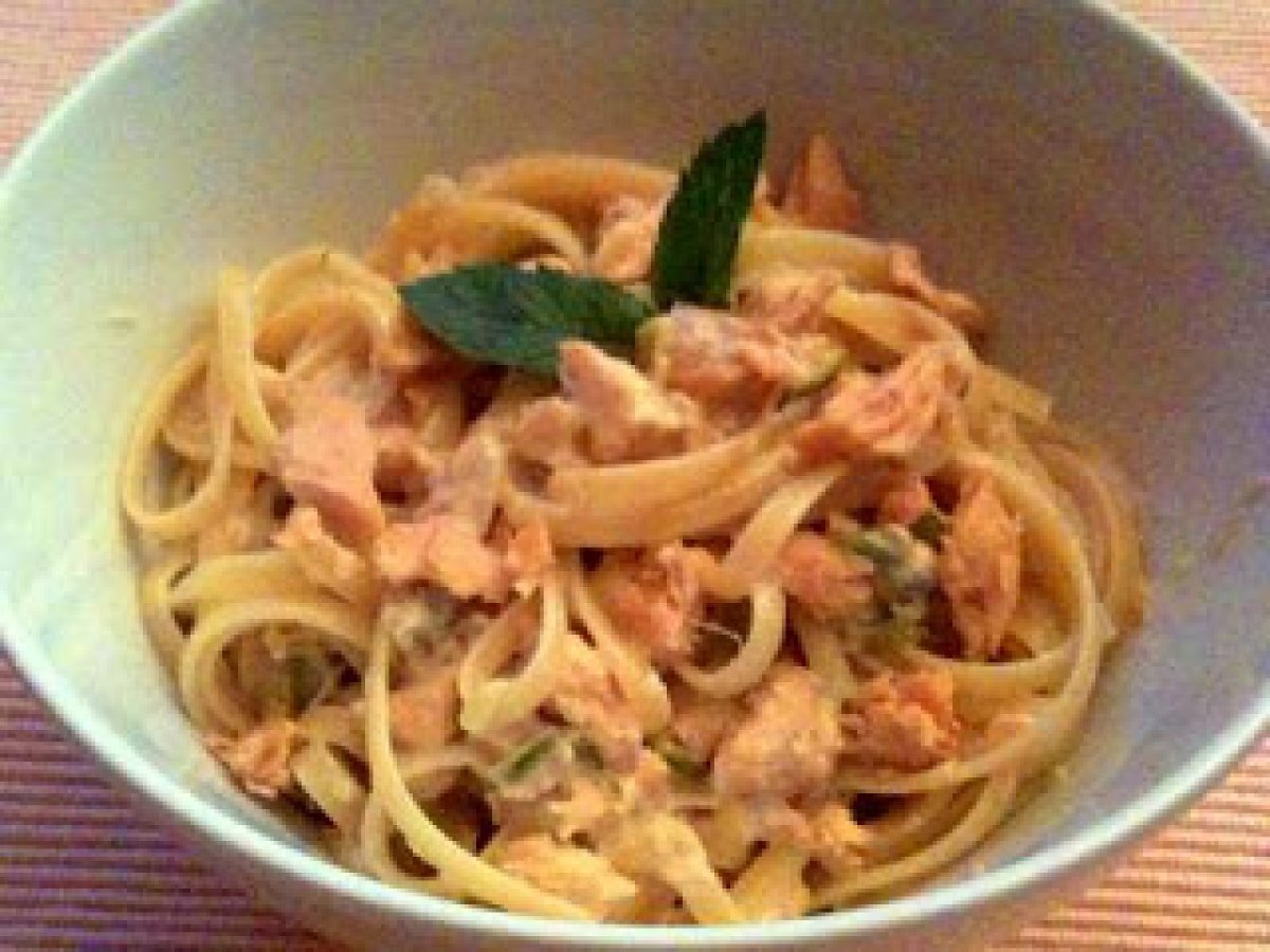 BAVETTE con salmone e zucchine al profumo di menta