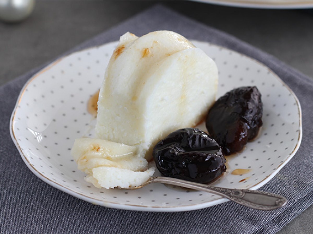 Biancomangiare al cocco con coulis di prugne secche - foto 3