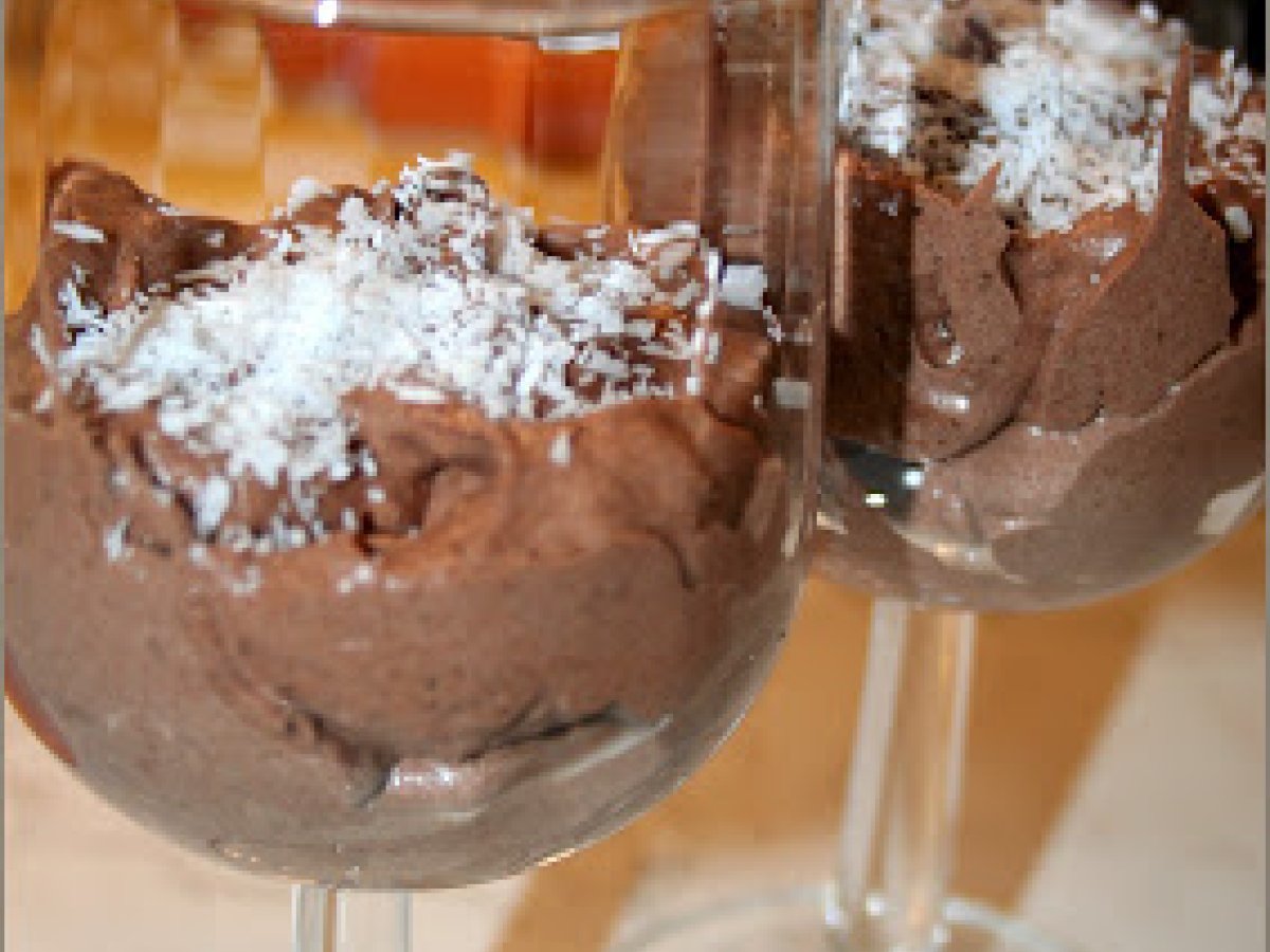 Bicchieri di mousse al coccolato ops.... cioccolato e cocco!