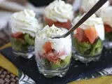 Bicchierini avocado e salmone affumicato, foto 3