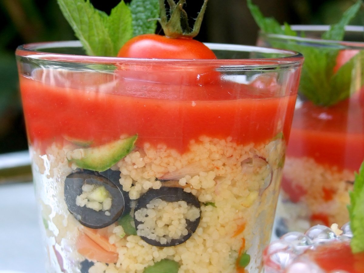 Bicchierini colorati di cous cous e gelatina di pomodoro - foto 2