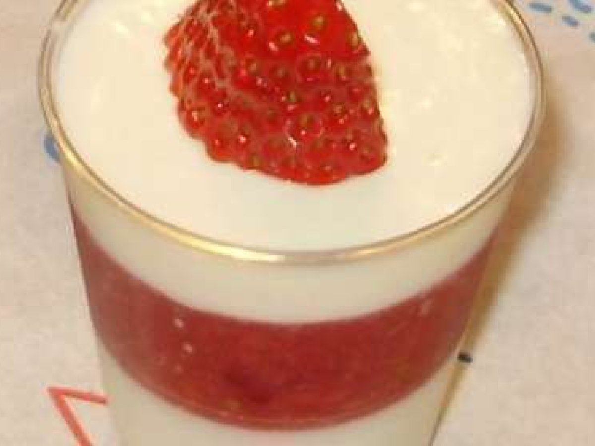BICCHIERINI CON GELéE DI FRAGOLA