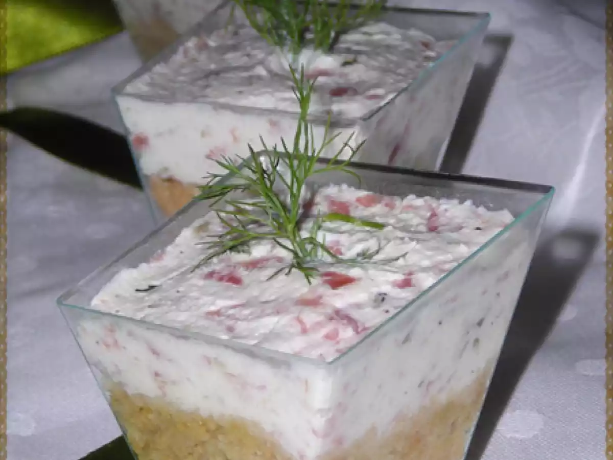 Bicchierini di cheese cake salati ai taralli e crema alla finocchiona