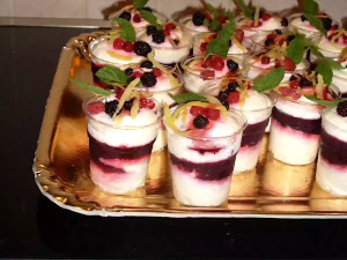 Bicchierini di Mousse al Limone con Geleè ai Frutti di Bosco ...