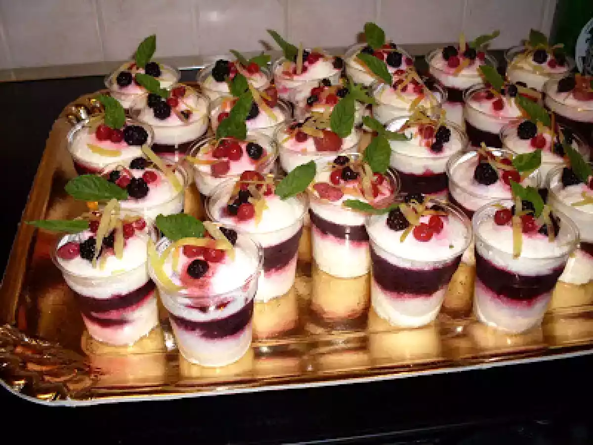 Bicchierini di Mousse al Limone con Geleè ai Frutti di Bosco ... - foto 3