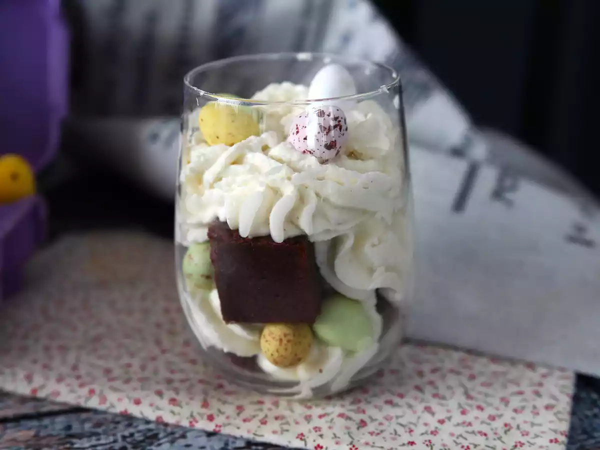 Bicchierini di Pasqua con brownie e crema al mascarpone - foto 2