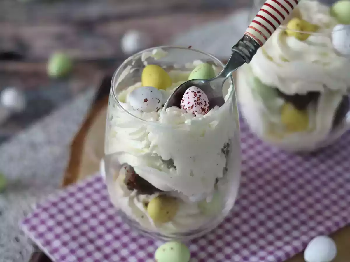 Bicchierini di Pasqua con brownie e crema al mascarpone - foto 4