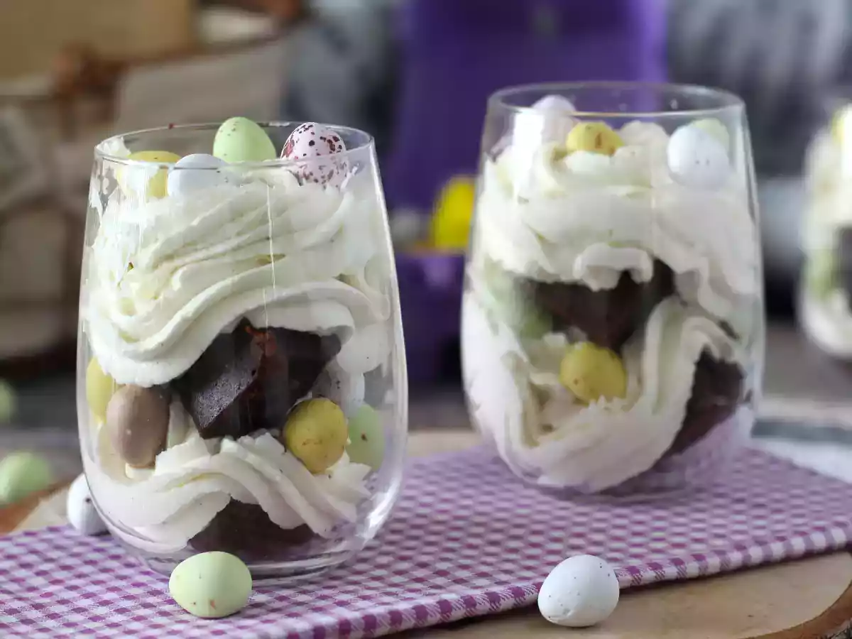 Bicchierini di Pasqua con brownie e crema al mascarpone - foto 6