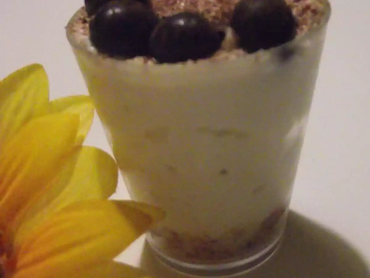 Bicchierini di ricotta, panna e sfoglia