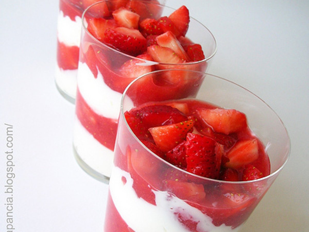 BICCHIERINI FRAGOLE E QUARK