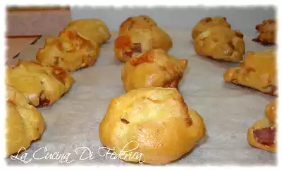Bignè salati con salame e provola