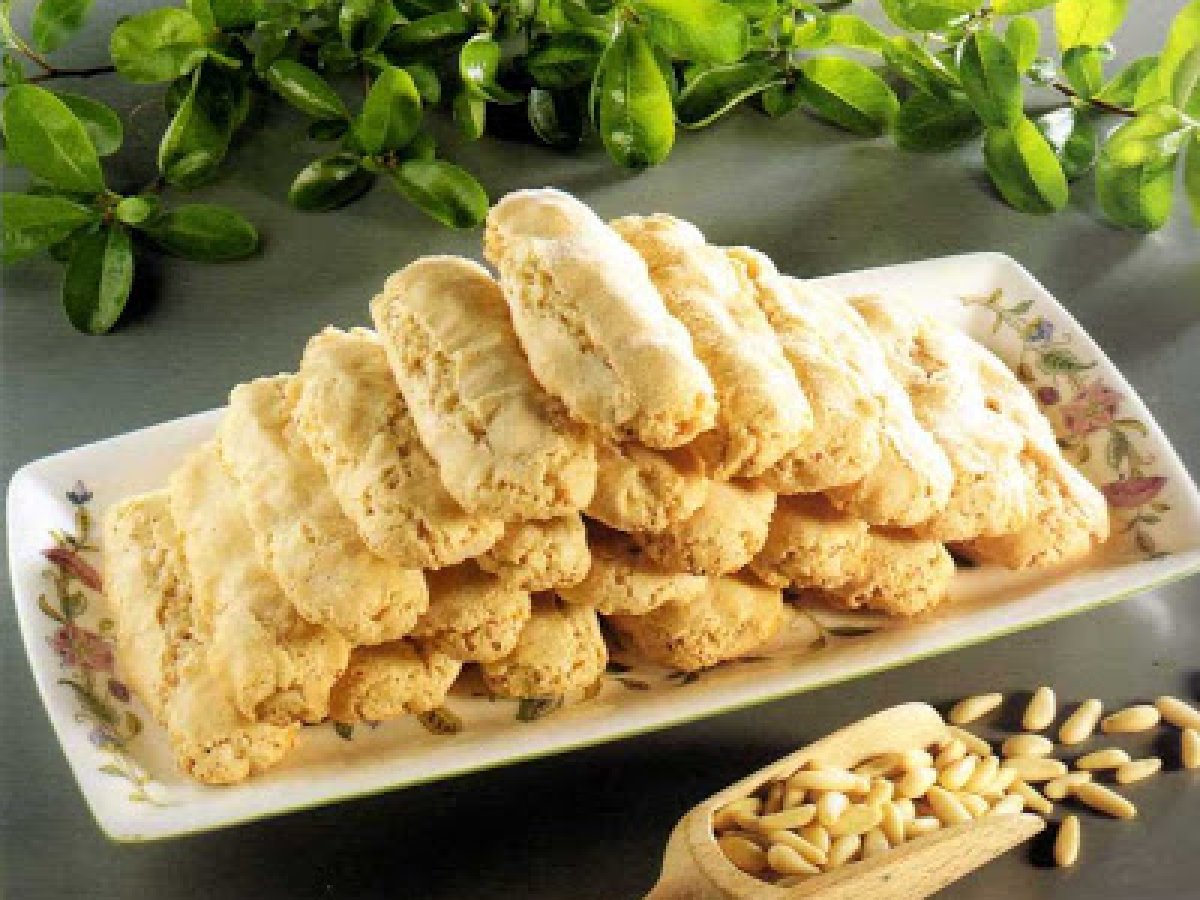 BISCOTTI AI PINOLI
