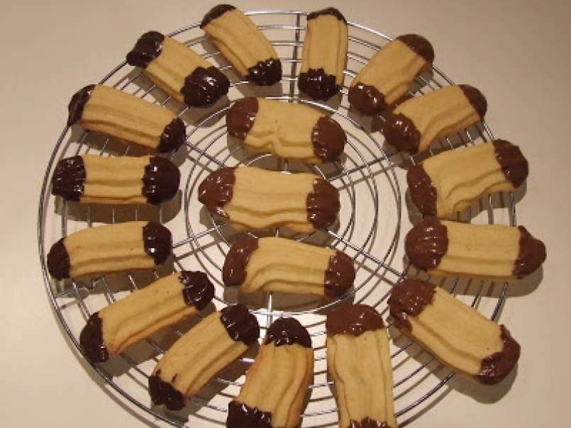 Biscotti al burro glassati al cioccolato fondente e gianduia, foto 2