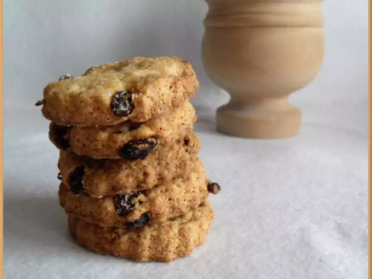 Biscotti al vino e uvetta: ricetta facile e profumata