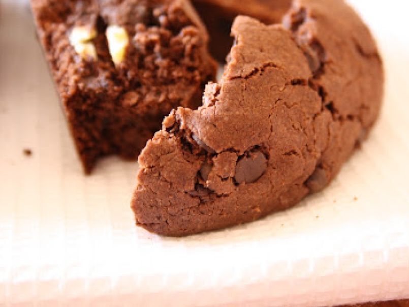 Biscotti cioccolato e mandorle con gocce di cioccolato, foto 3