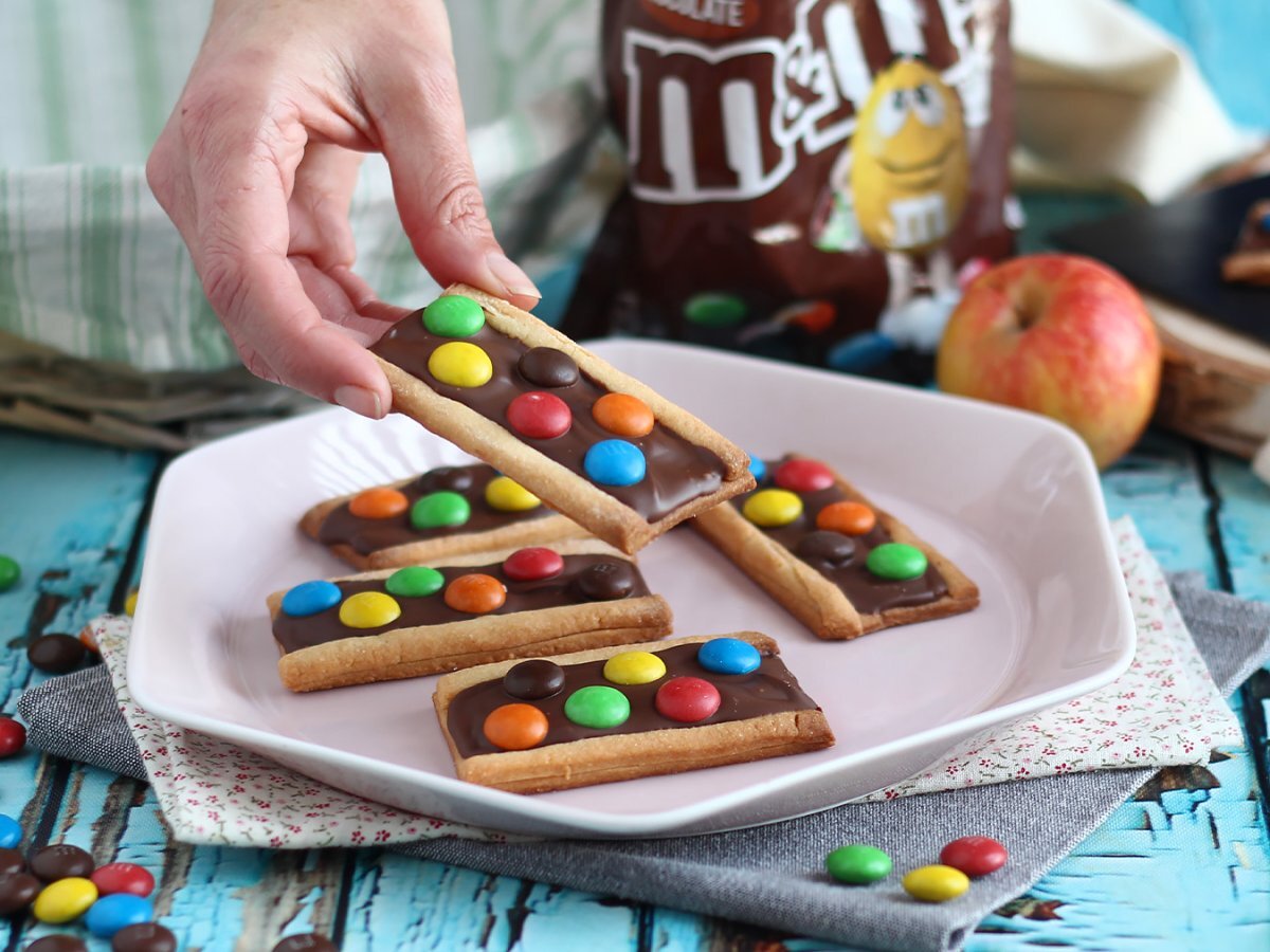 Biscotti con cioccolato e smarties