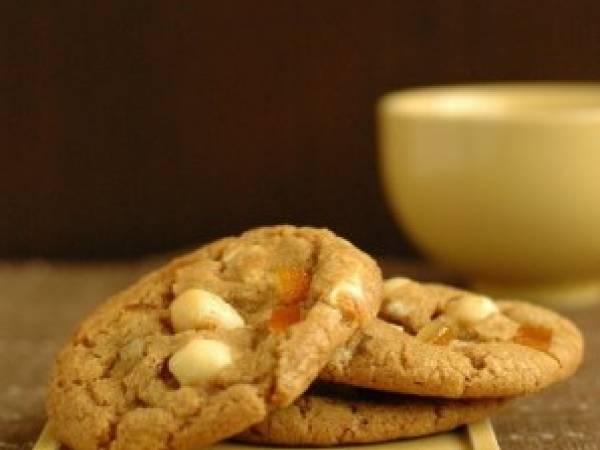 Biscotti con gocce di cioccolato bianco