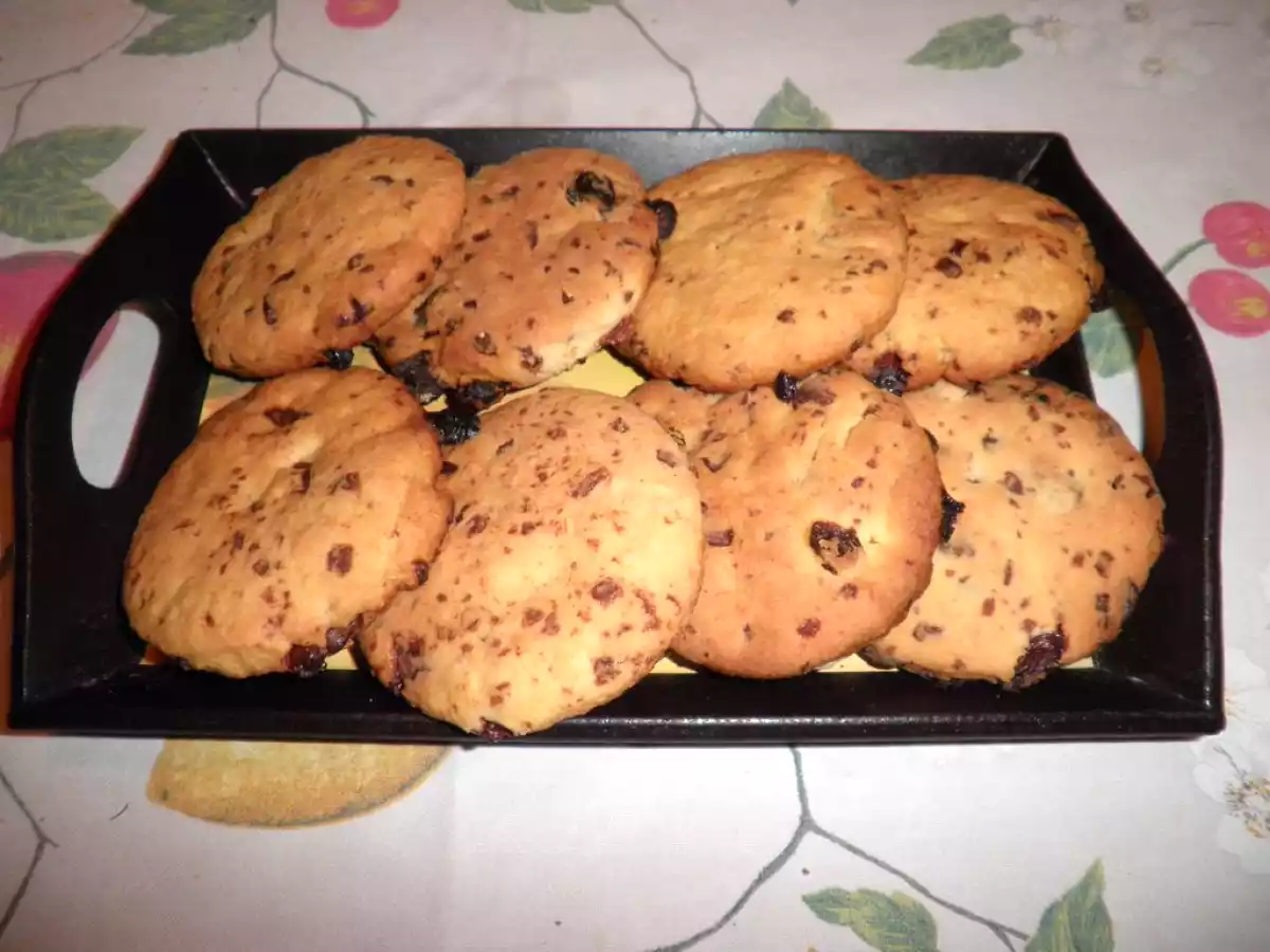 Biscotti con uvetta e gocce di cioccolato - foto 2