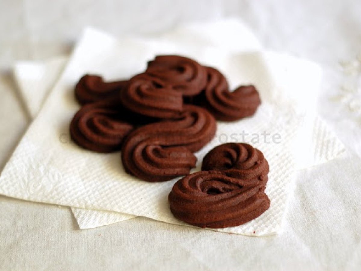 Biscotti di frolla montata al cacao. La Sablè di Hermè!